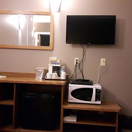 Canway Inn & Suites Dauphin Exteriér fotografie