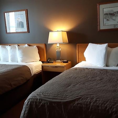 Canway Inn & Suites Dauphin Exteriér fotografie