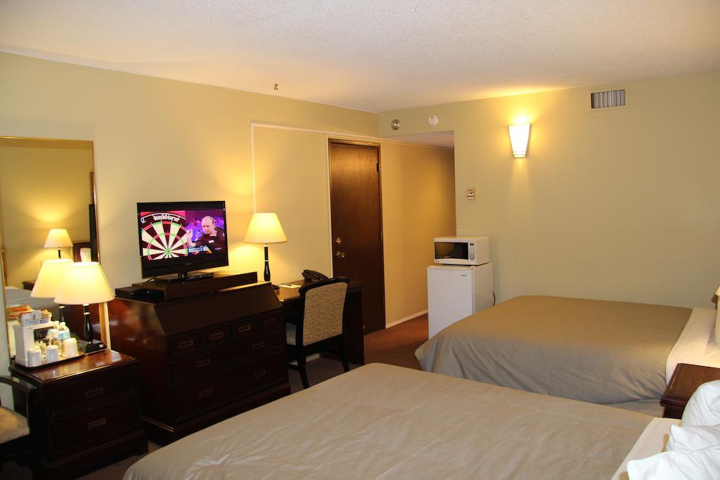 Canway Inn & Suites Dauphin Exteriér fotografie