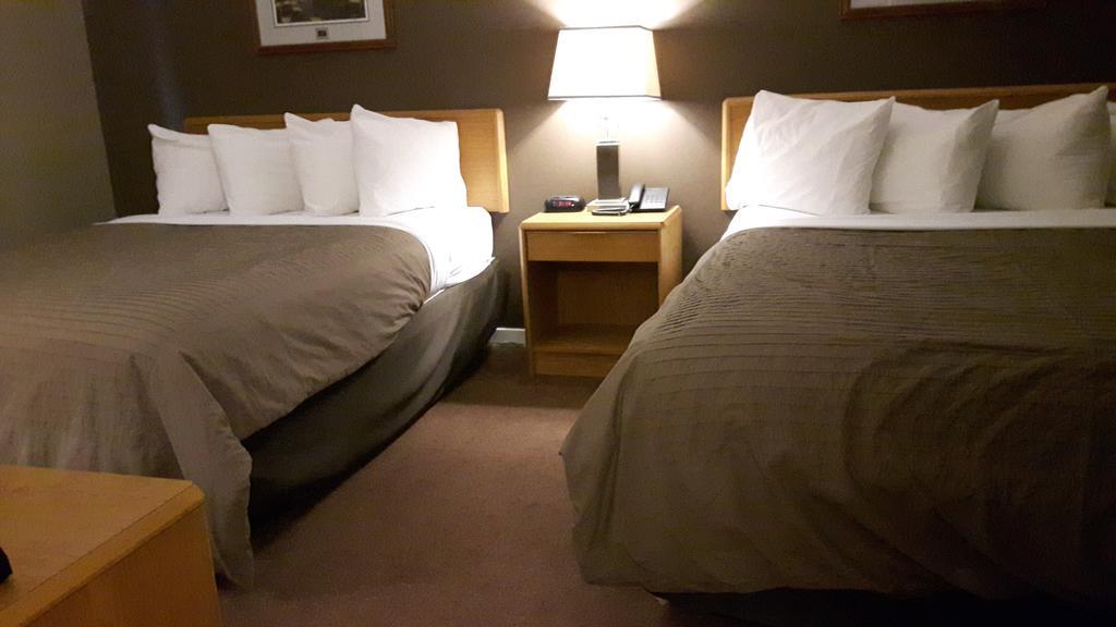 Canway Inn & Suites Dauphin Exteriér fotografie