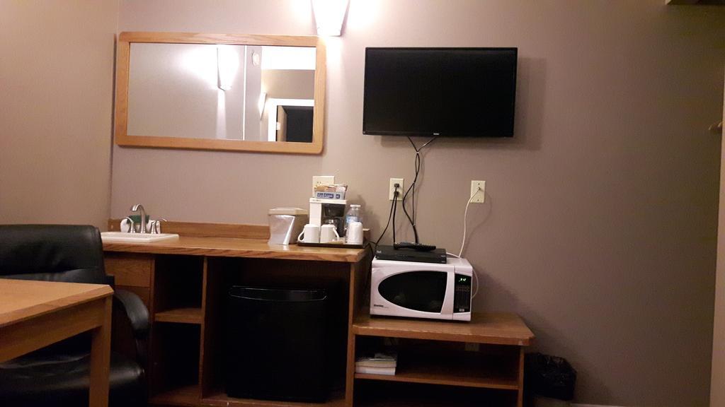 Canway Inn & Suites Dauphin Exteriér fotografie