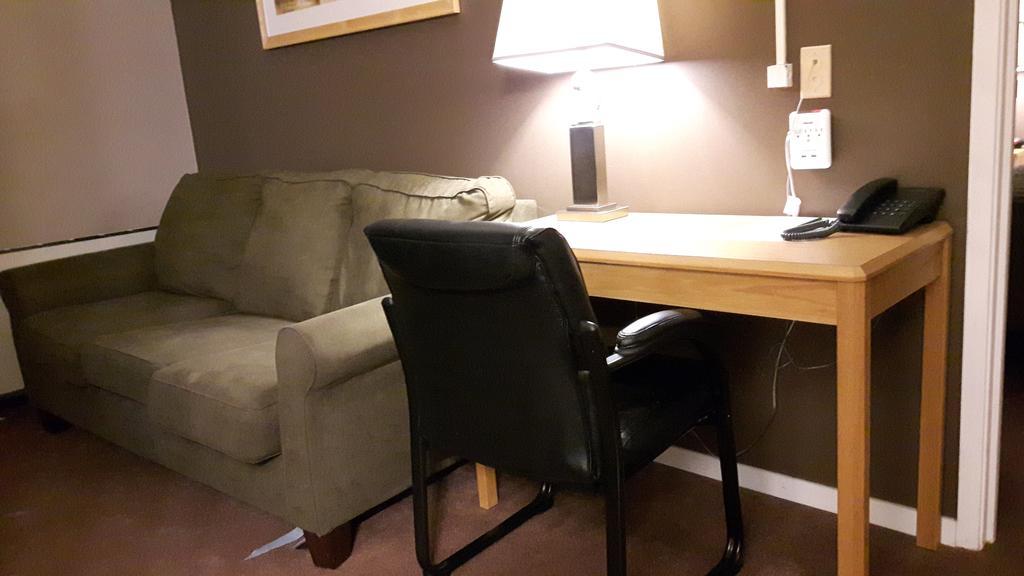 Canway Inn & Suites Dauphin Exteriér fotografie