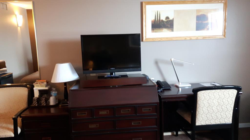Canway Inn & Suites Dauphin Exteriér fotografie