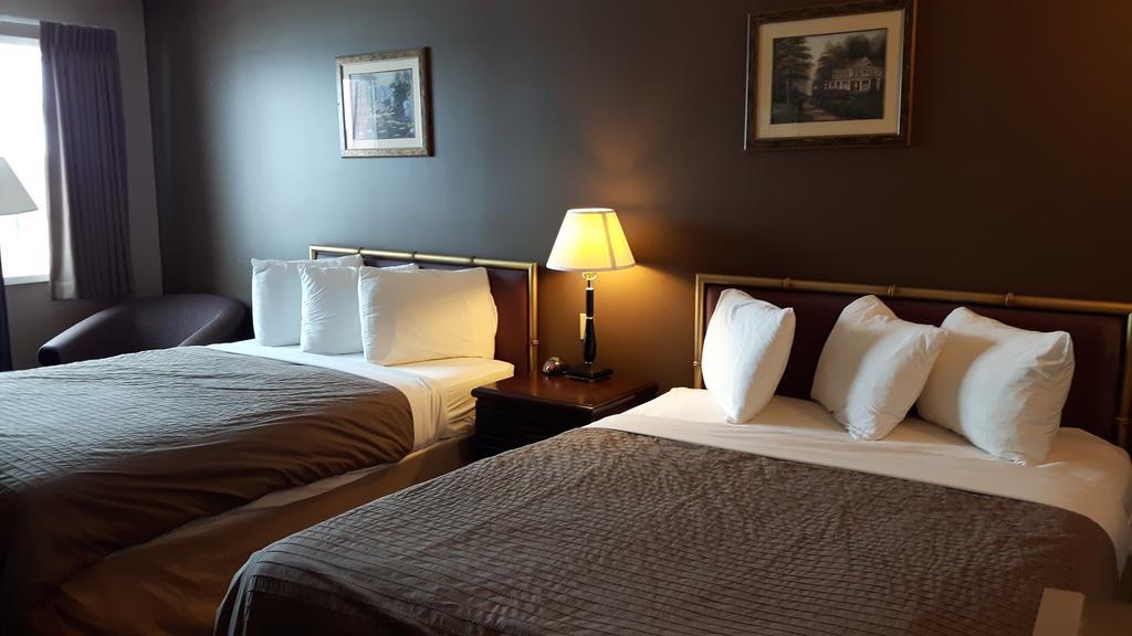 Canway Inn & Suites Dauphin Exteriér fotografie